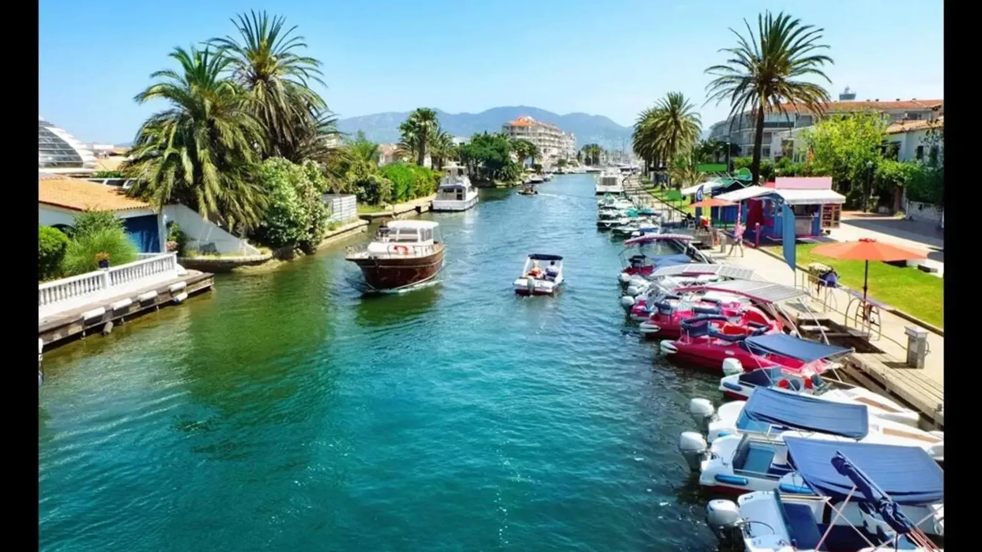 Welcoming Villa In Empuriabrava With Private Pool 0*,  Spanje
