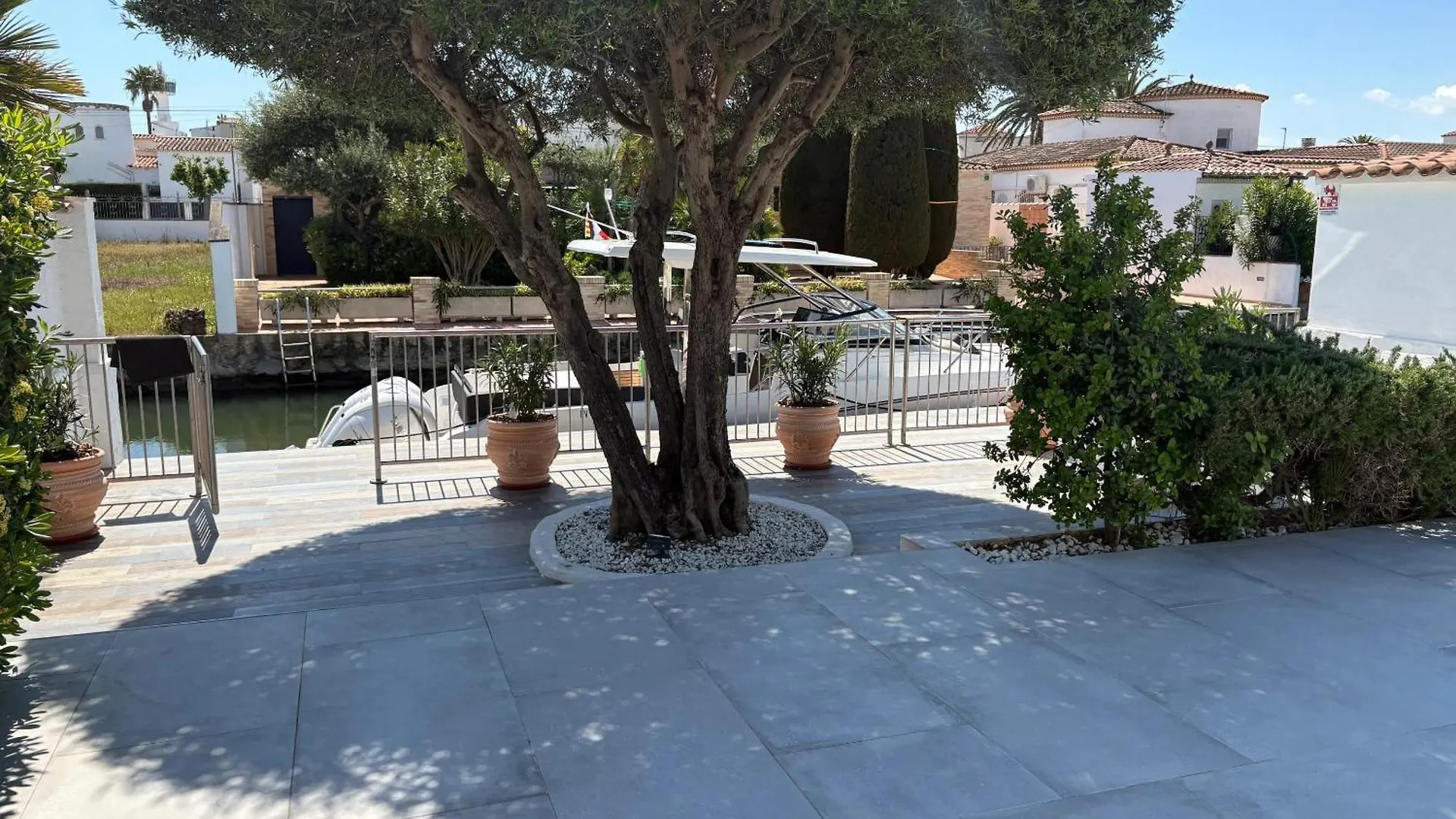 Welcoming Villa In Empuriabrava With Private Pool